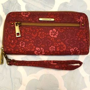 Travelon RFID full zip wallet wristlet burgundy